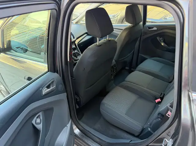 Ford C-Max view 11