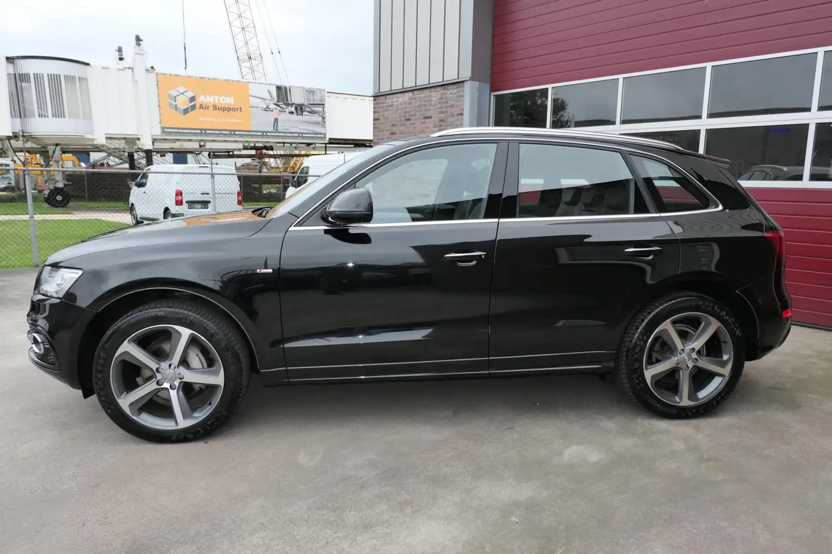 Audi Q5 2.0 TFSI quattro Sport Edition, S-line, Trekhaak, Zwart - 2