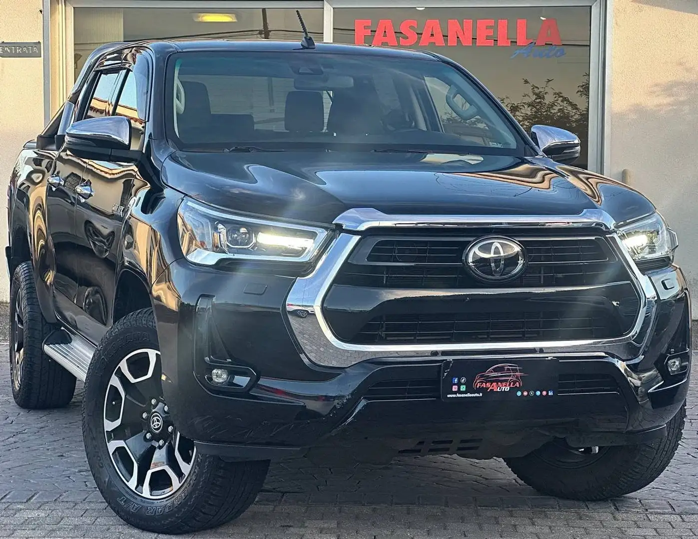 Toyota Hilux Hilux 2.4 d-4d double cab Executive 4wd auto +IVA Grigio - 1