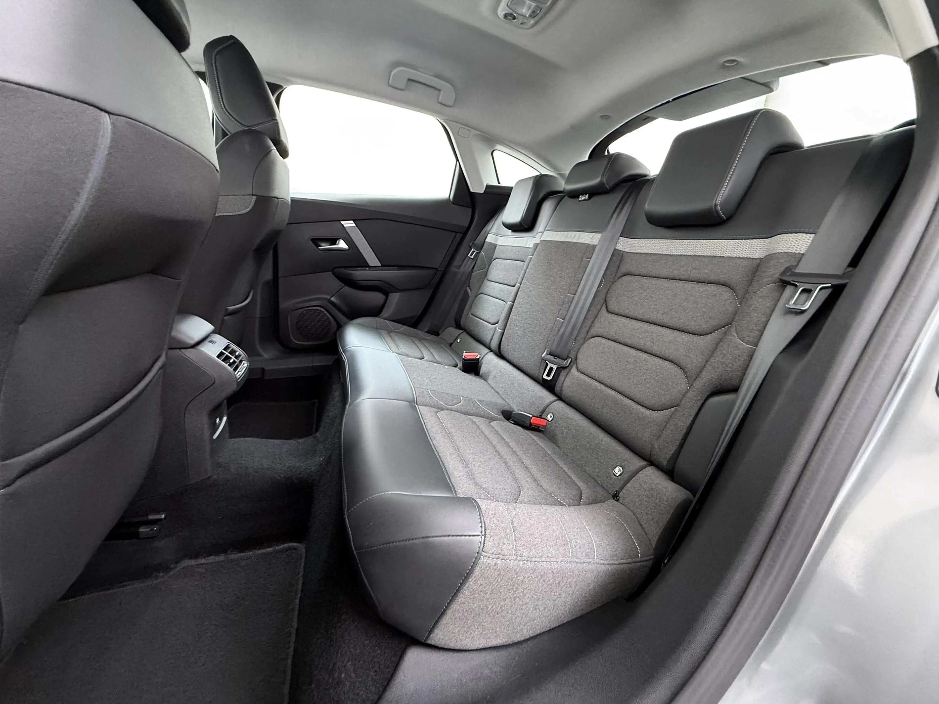 Citroen C4 1.2 Puretech Feel Edition | Parkeer camera | Navig — photo 7