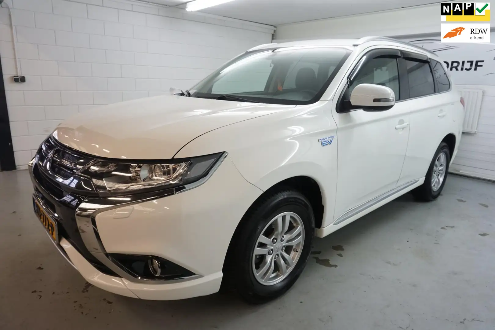 Mitsubishi Outlander 2.0 PHEV Business Edition / NAVI / NAP / CAMERA Bianco - 1
