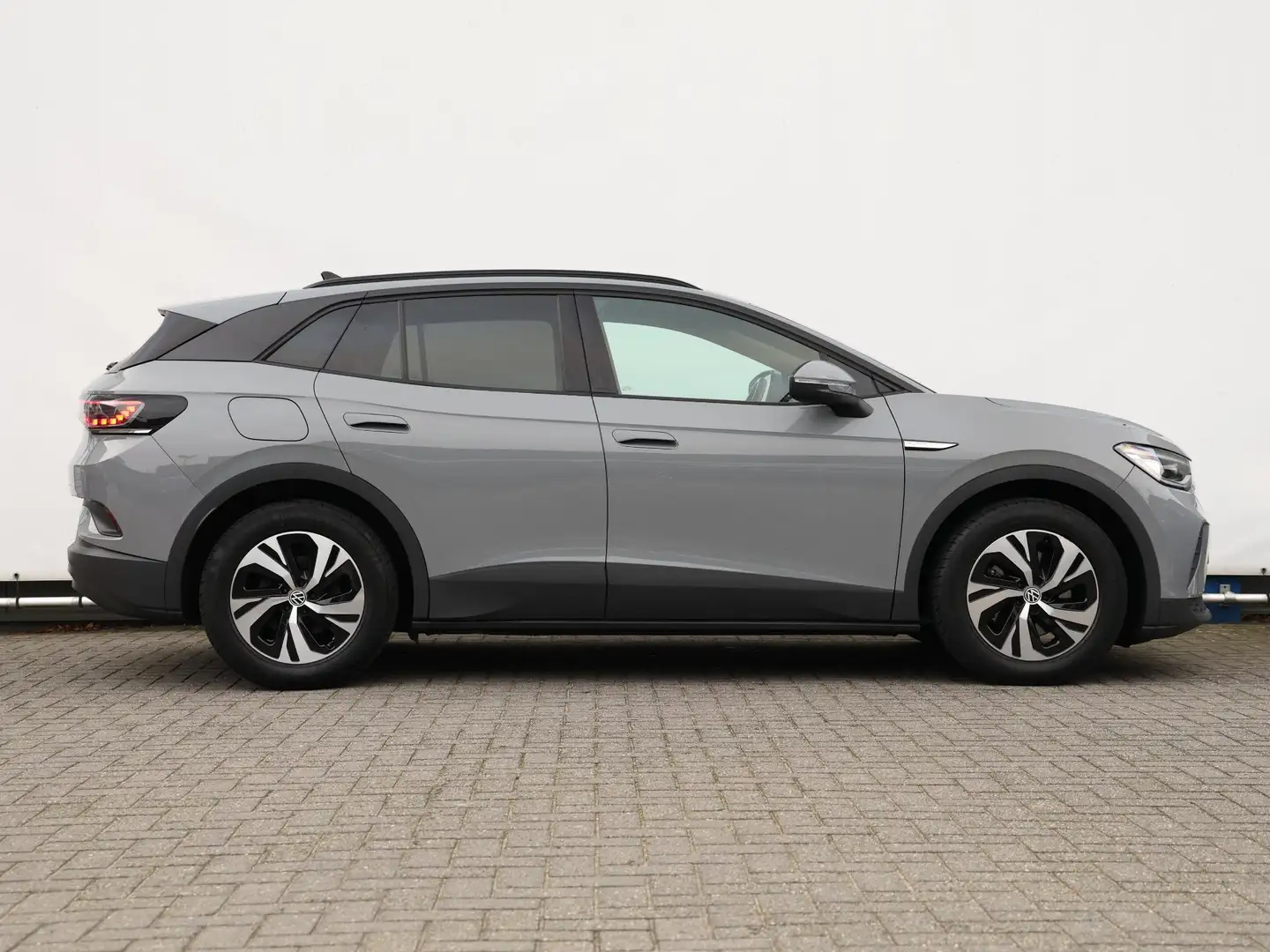 Volkswagen ID.4 Pure 52 kWh 170 pk | LED Matrix | Stuur- en stoelv Gris - 2