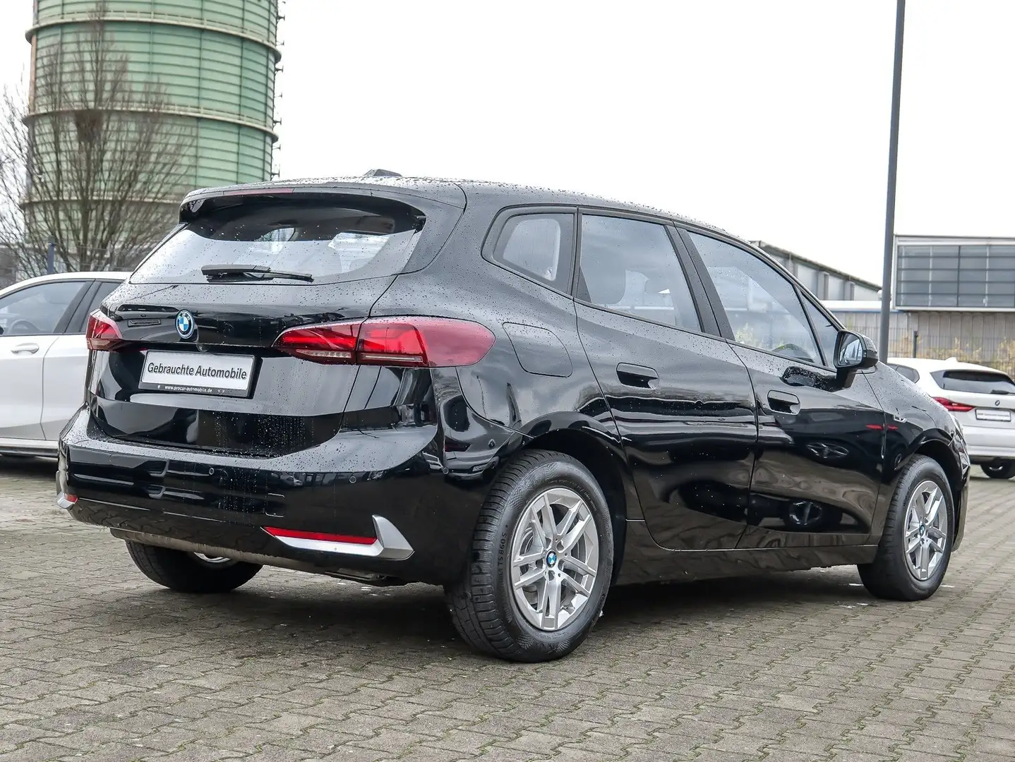 BMW 225 e xDrive Active Tourer Navi Widescreen AHK H/K RFK Schwarz - 2