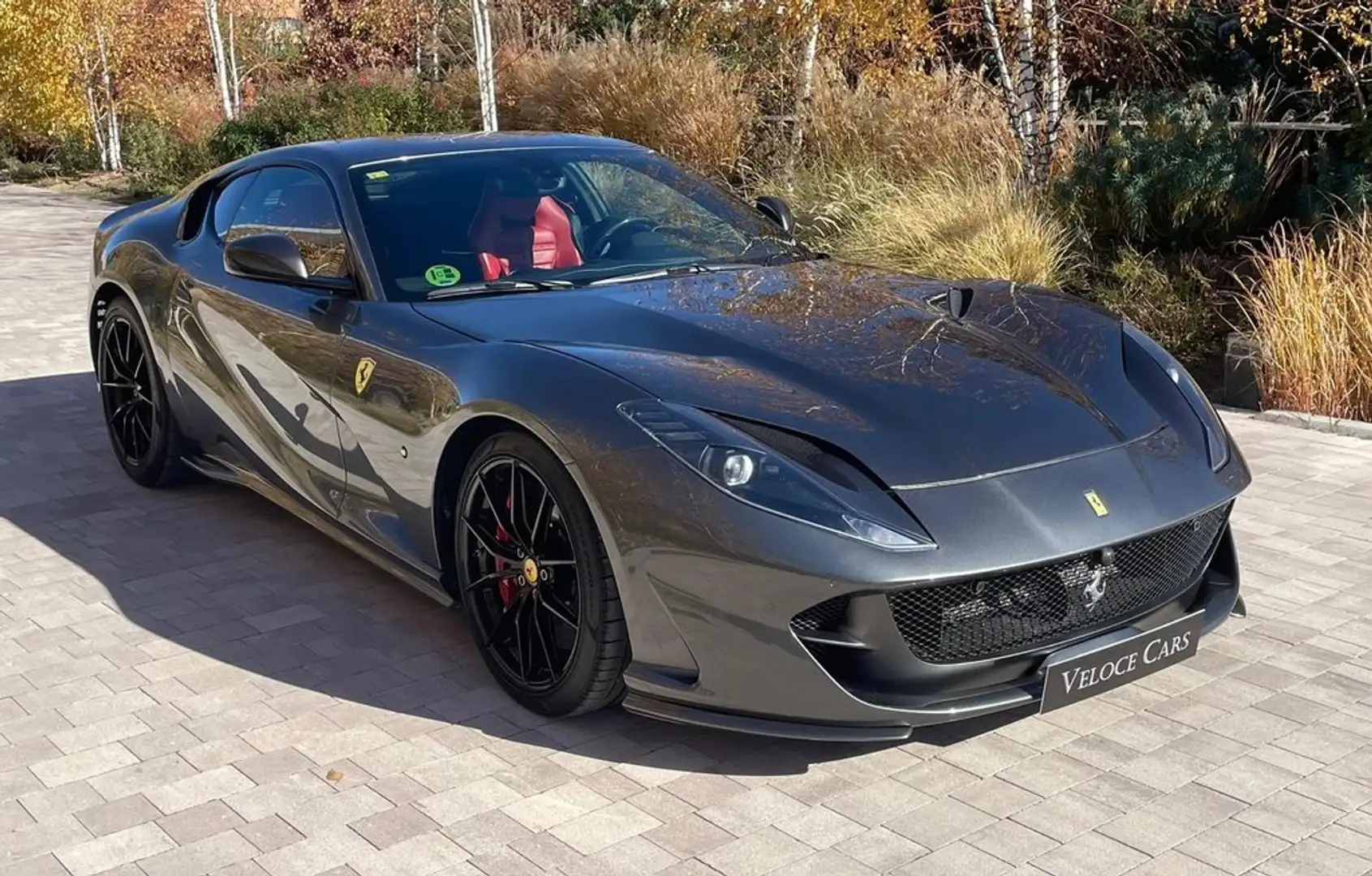 Ferrari 812 Superfast Gri - 2