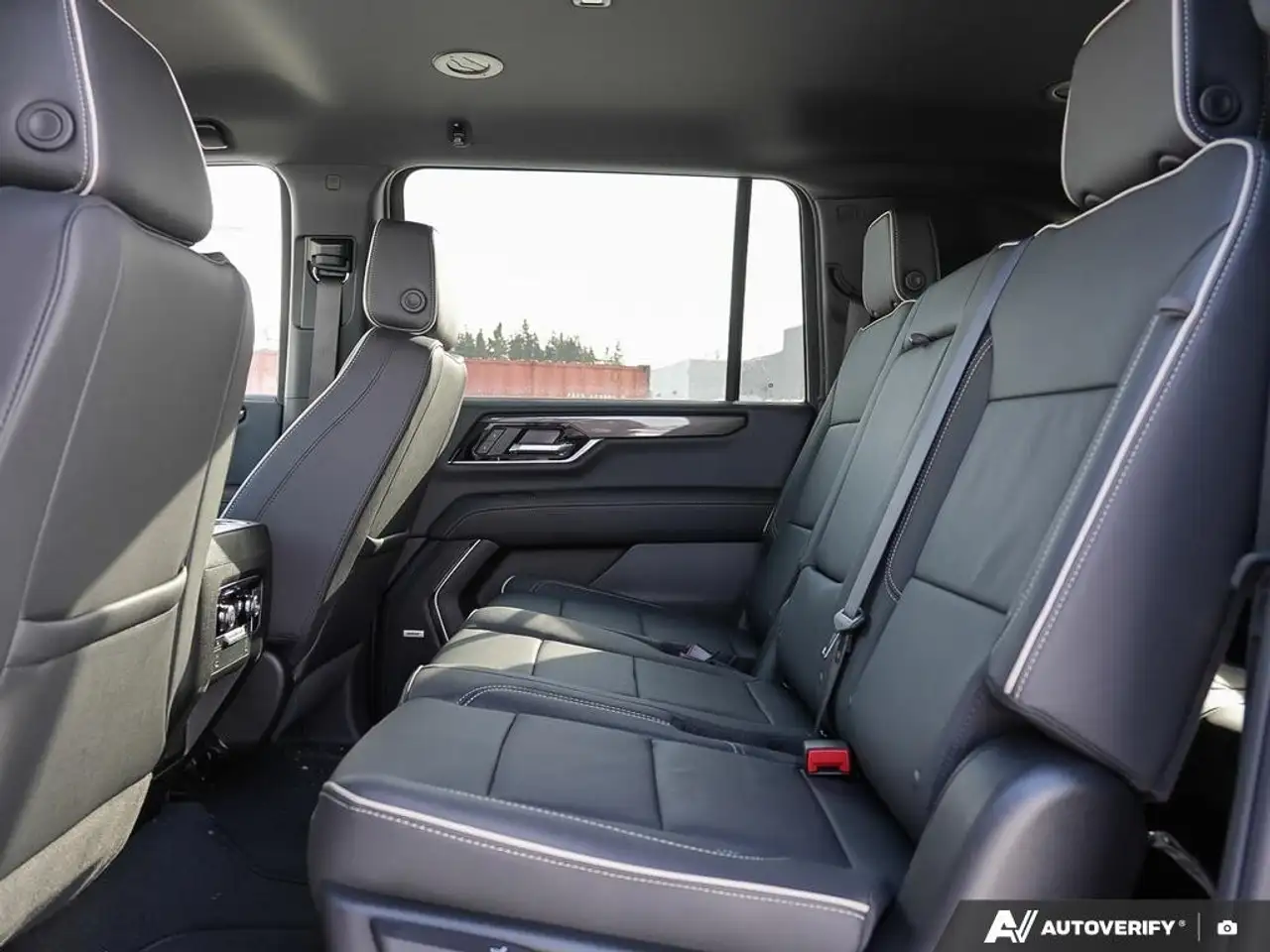 GMC Yukon снимка GMC Yukon