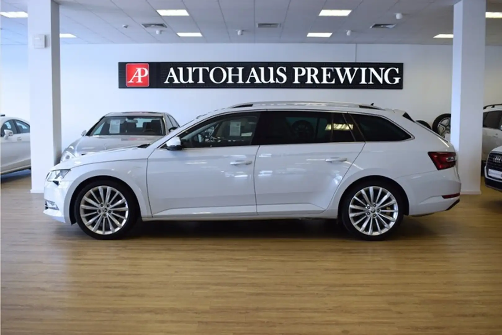 Skoda Superb Combi L&K/STHZ/AHK/1.HAND/ MTL.RATE 221,- Bianco - 2