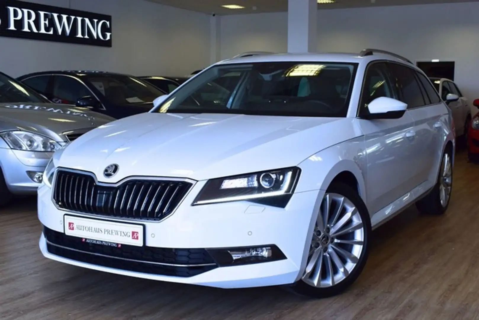 Skoda Superb Combi L&K/STHZ/AHK/1.HAND/ MTL.RATE 221,- Bianco - 1