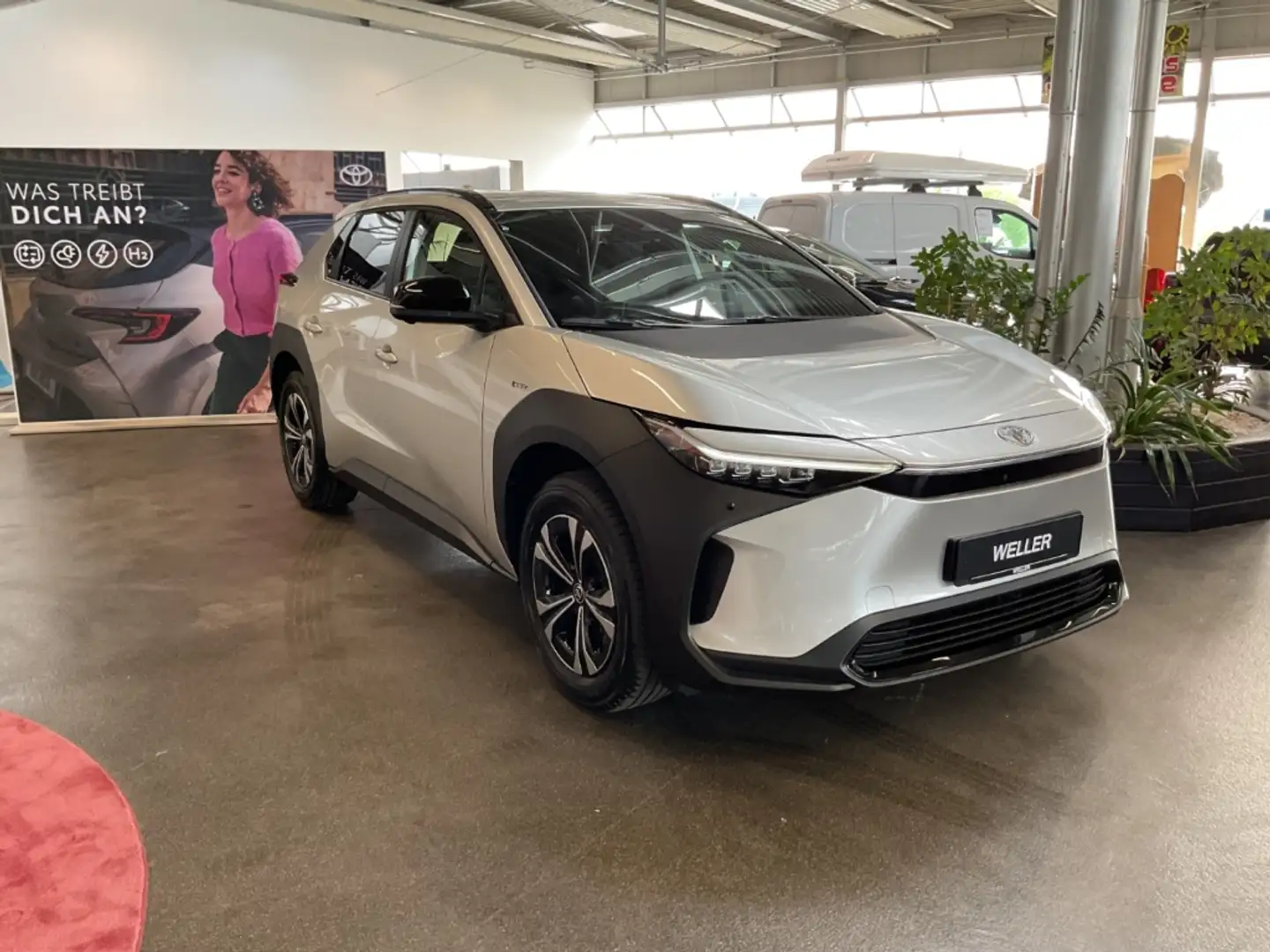 Toyota bZ4X Teamplayer *360°*Navi*Matrix*el Heck*CarPlay* Silber - 1