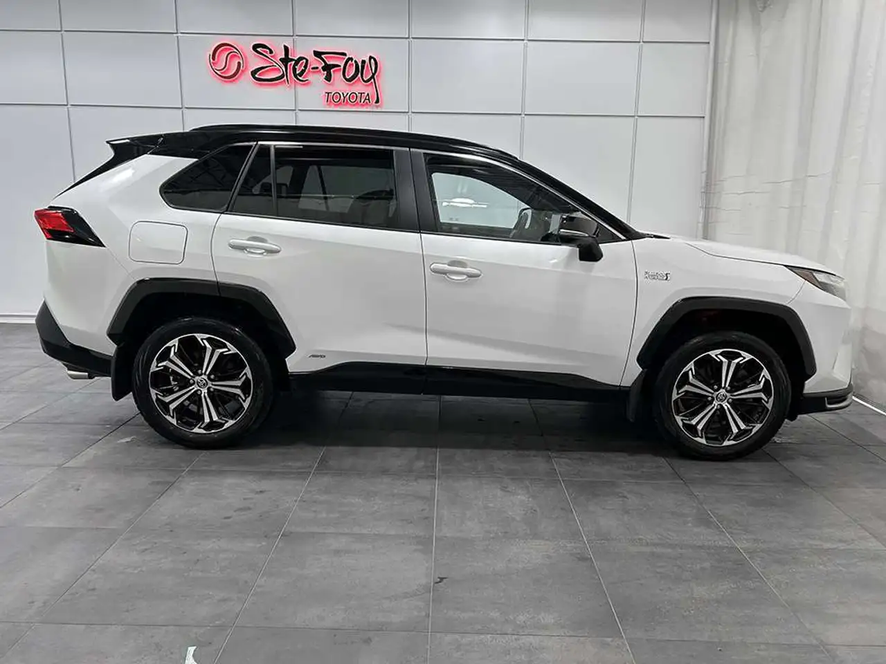 Toyota RAV 4 Prime снимка Toyota RAV 4 Prime
