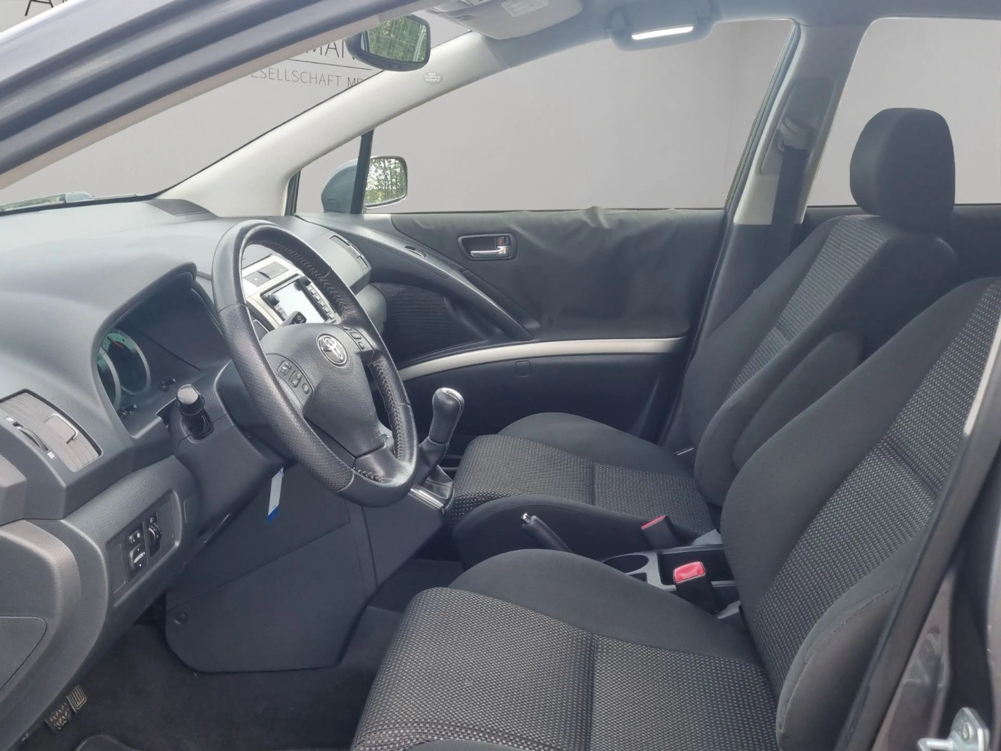 Toyota Corolla Verso 2.2 D-CAT Executive 7-Sitzer — photo 9