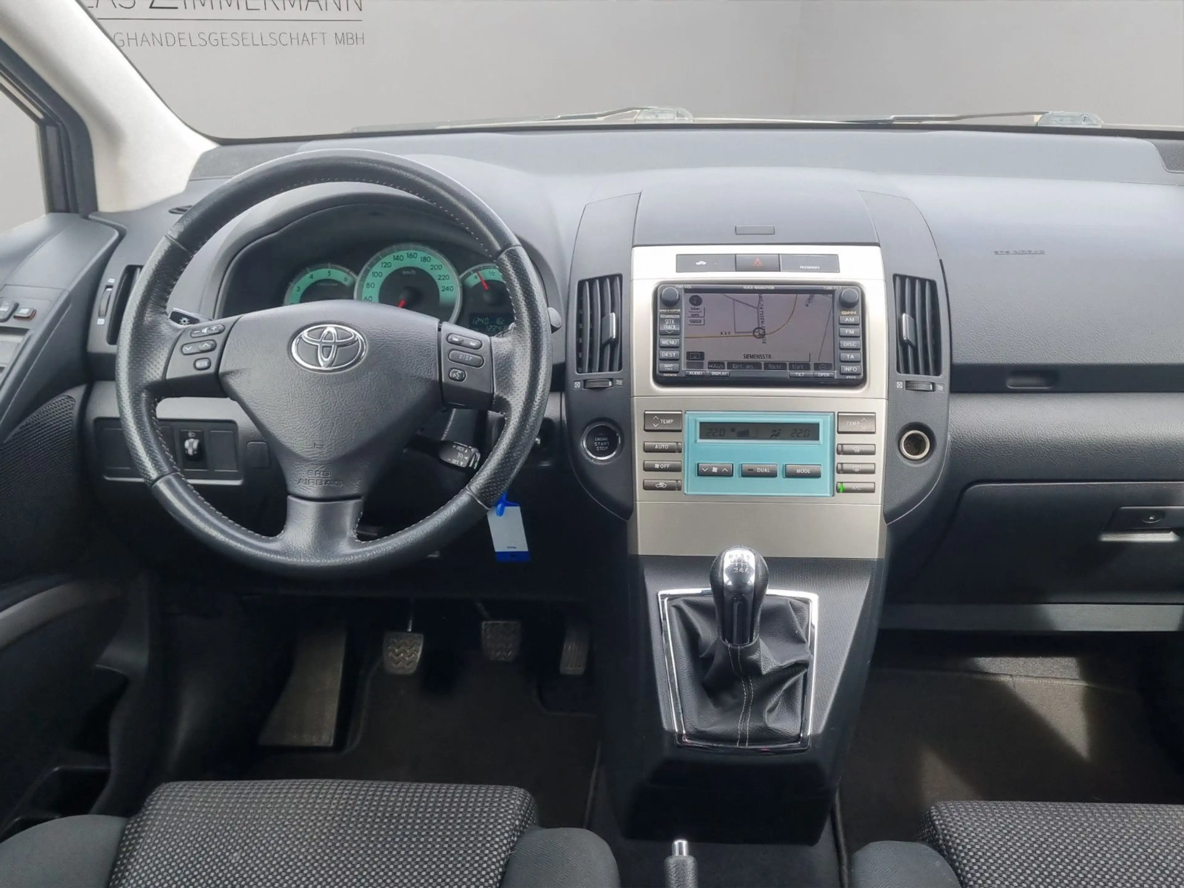 Toyota Corolla Verso 2.2 D-CAT Executive 7-Sitzer — photo 11