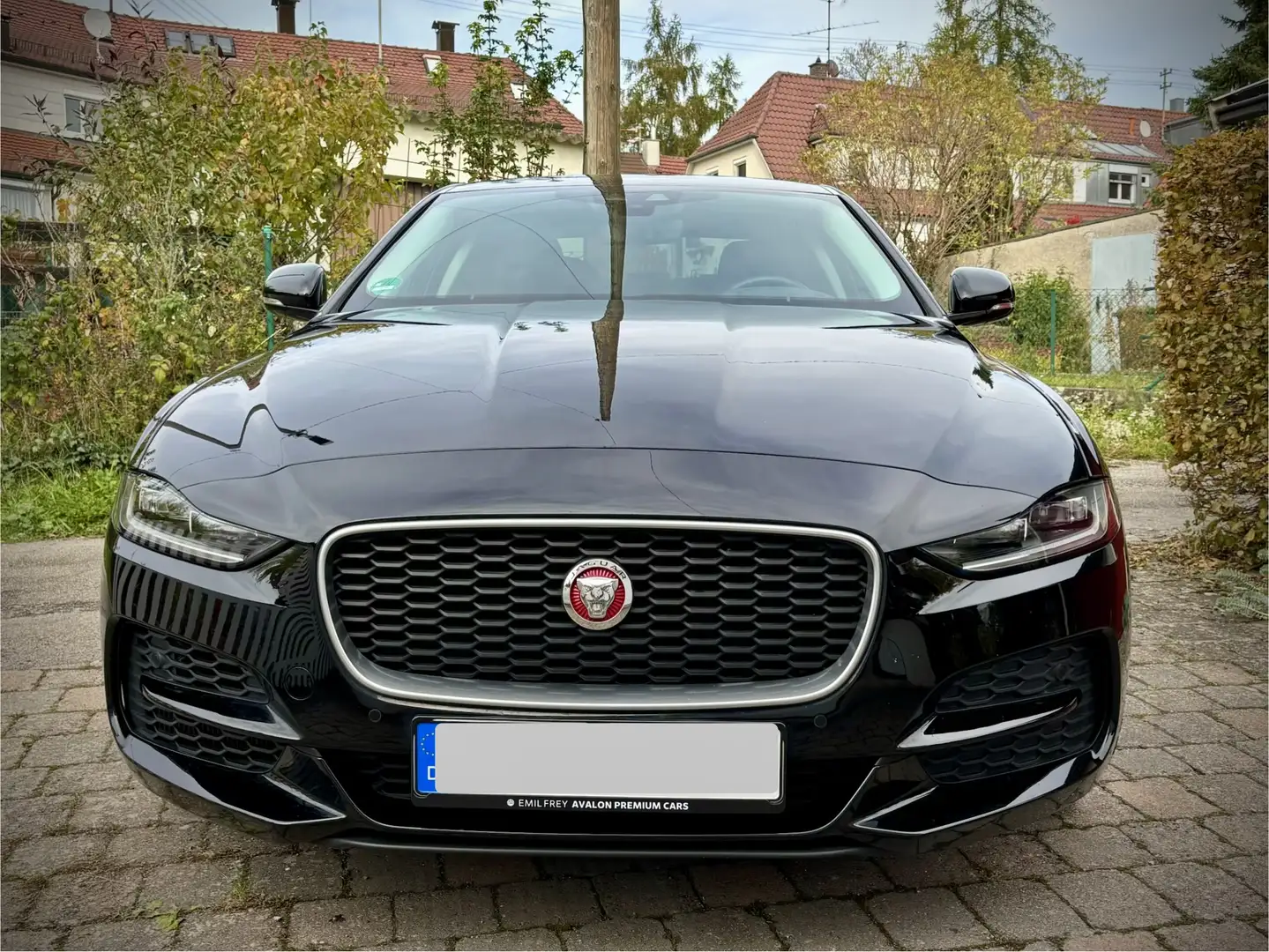 Jaguar XE P250 Aut. S Schwarz - 1