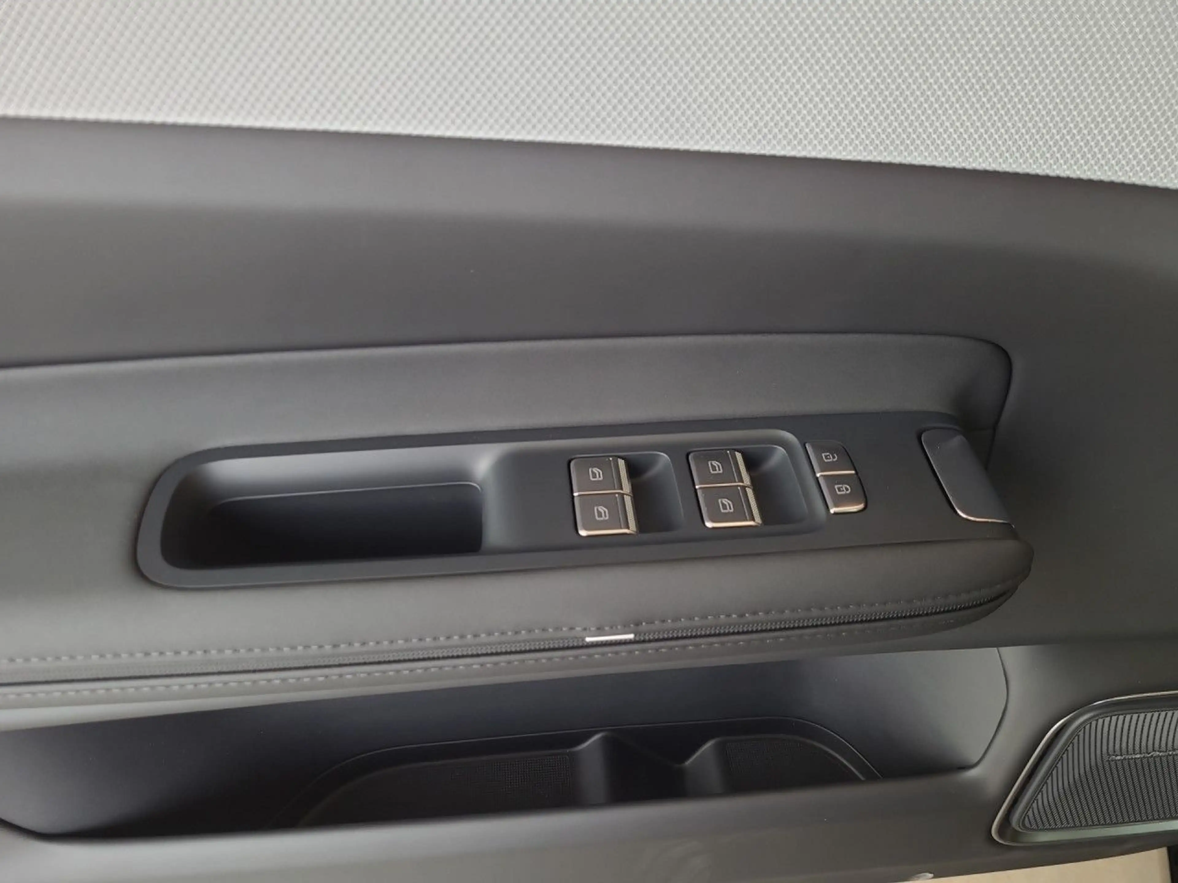 Polestar 4 200 kW Long Range Single PILOT PLUS Sportpaket — photo 9