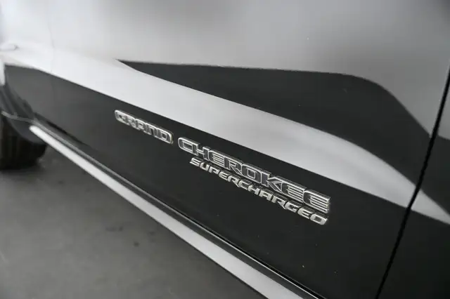 Jeep Grand Cherokee view 17
