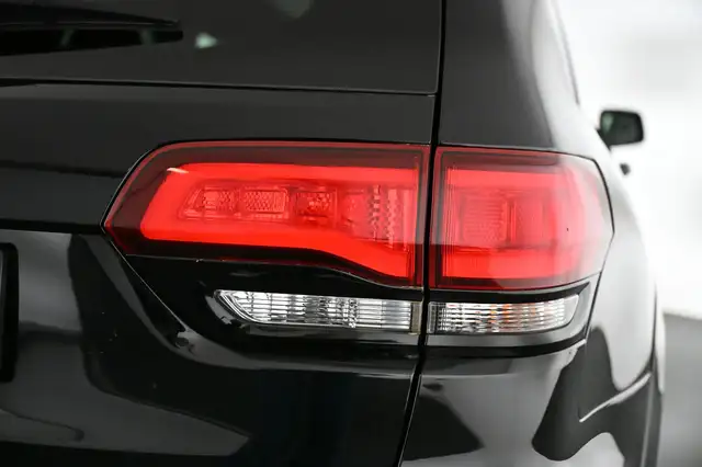Jeep Grand Cherokee view 14