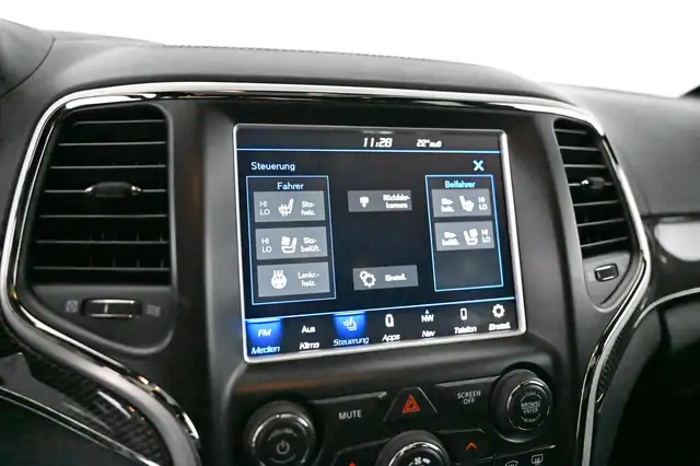 Jeep Grand Cherokee view 24