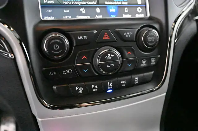 Jeep Grand Cherokee view 25