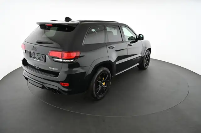 Jeep Grand Cherokee view 2