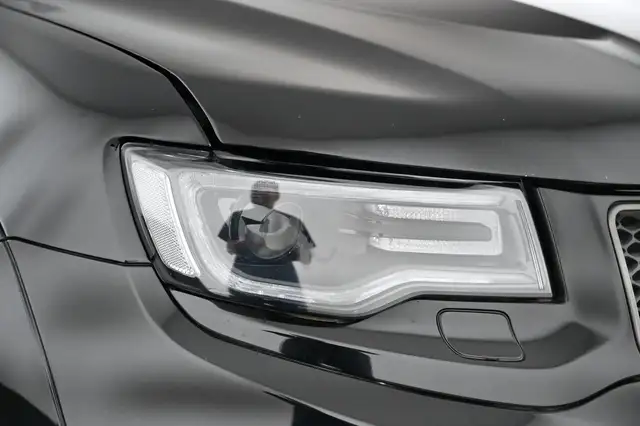 Jeep Grand Cherokee view 16
