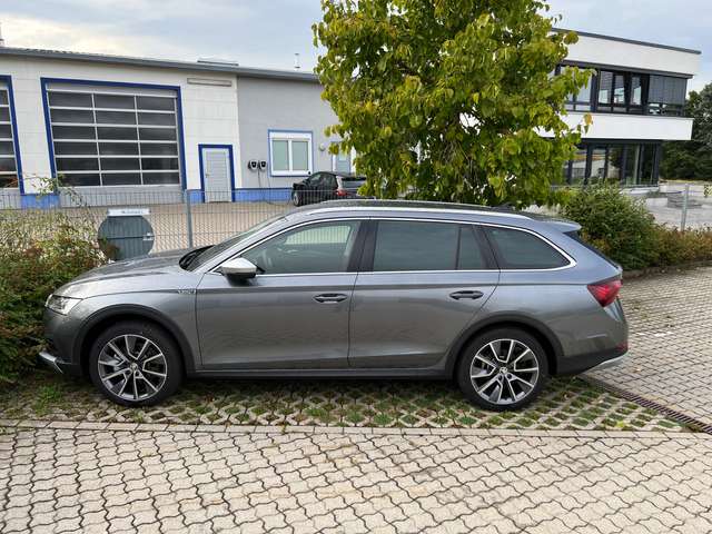 Imagine Skoda Octavia Octavia Combi 2.0 TDI DSG 4x4 Scout