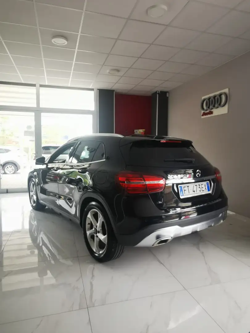 Mercedes-Benz GLA 200 d Premium auto Nero - 2