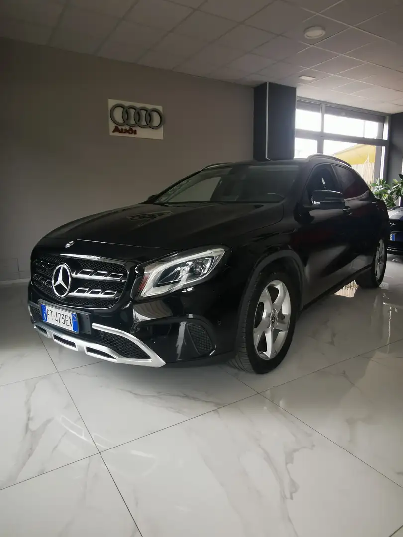 Mercedes-Benz GLA 200 d Premium auto Nero - 1