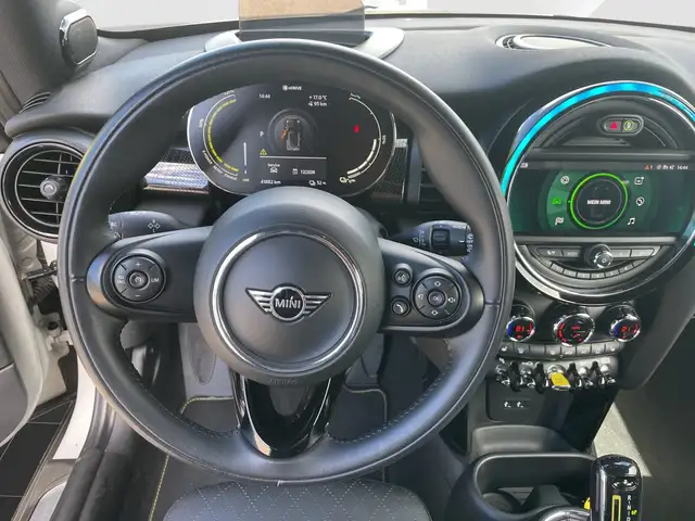 MINI Hatch view 9