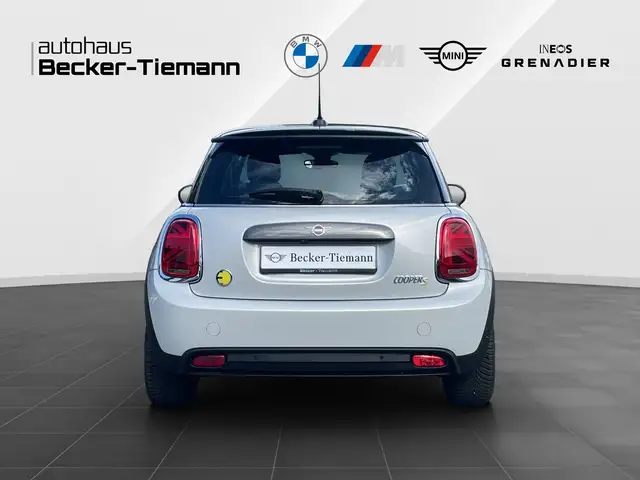 MINI Hatch view 5