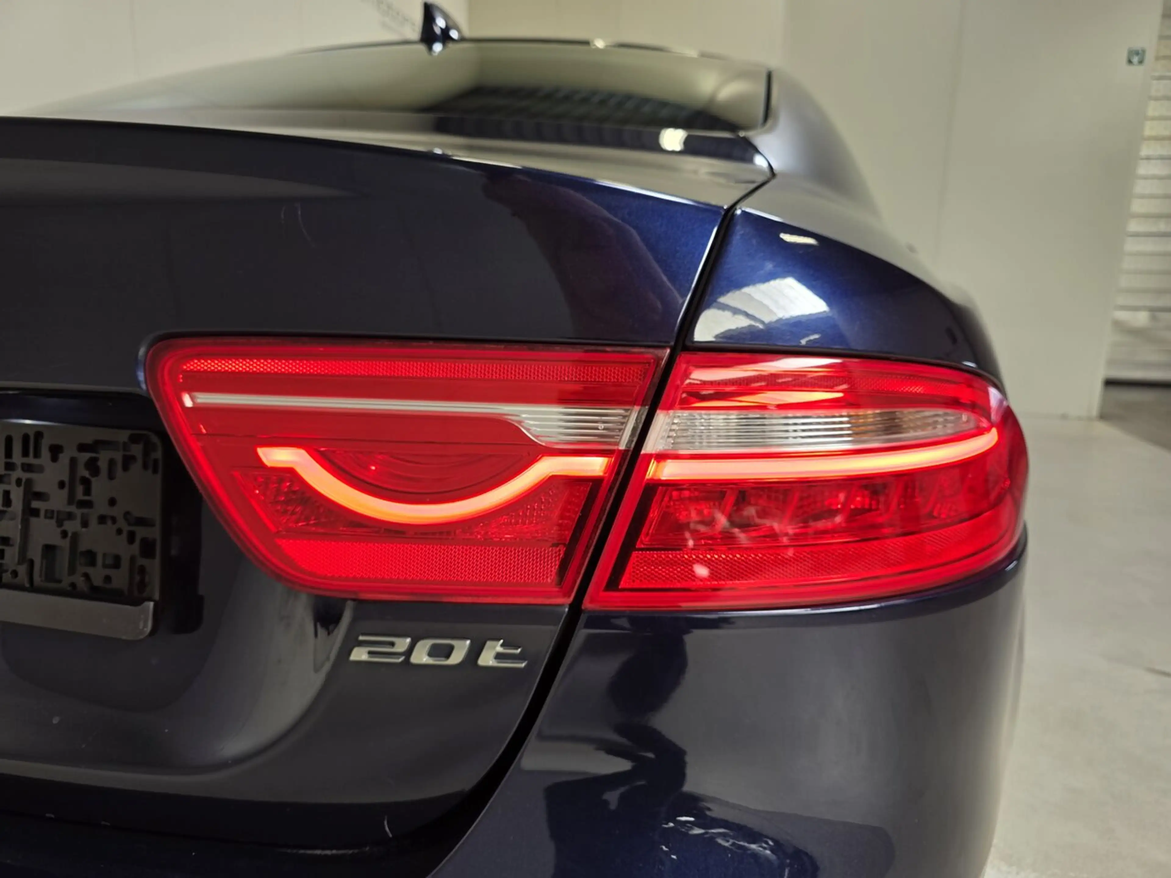 Jaguar XE 2.0t Benzine Autom. - GPS - Topstaat! — photo 24