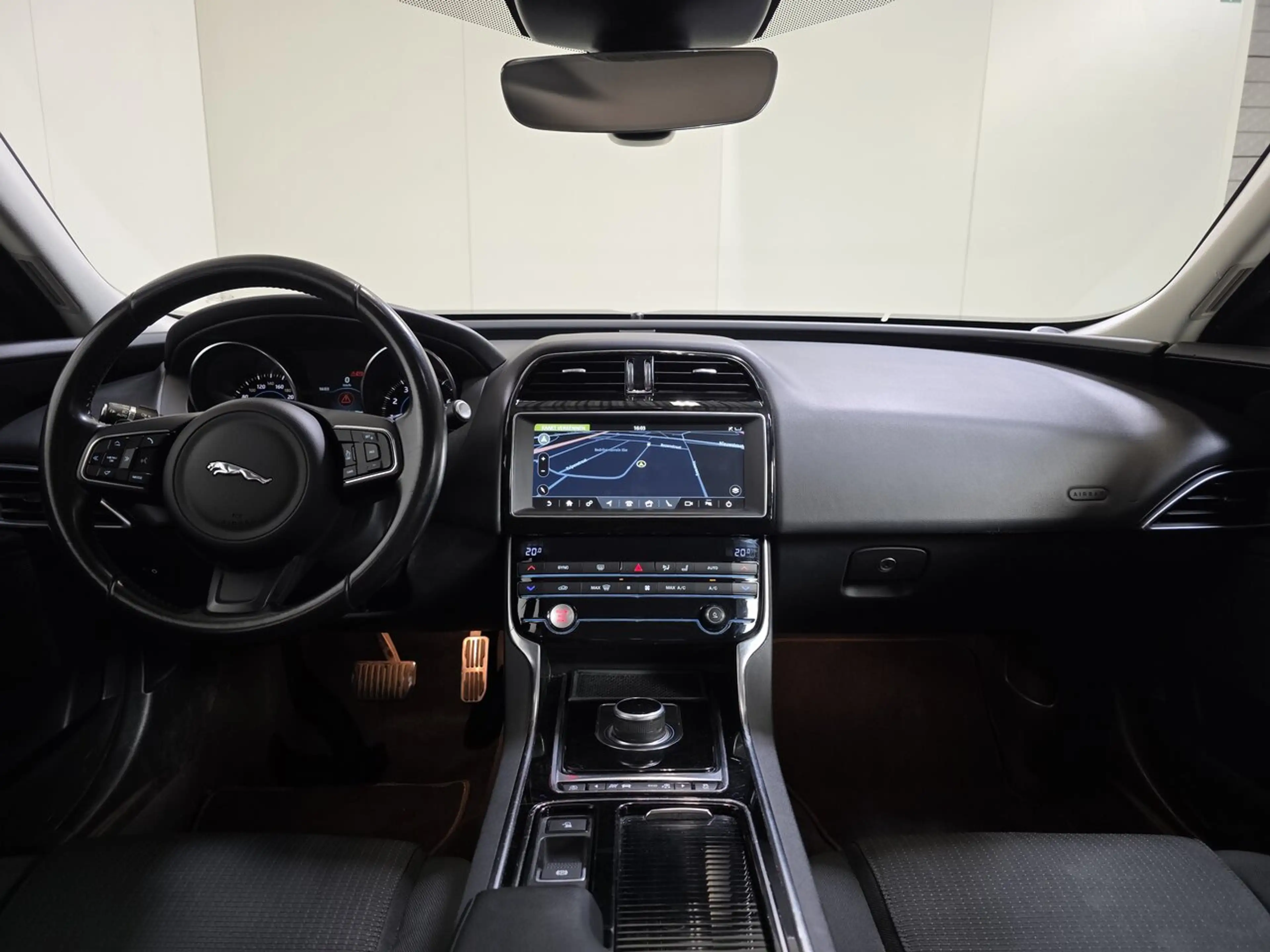 Jaguar XE 2.0t Benzine Autom. - GPS - Topstaat! — photo 10