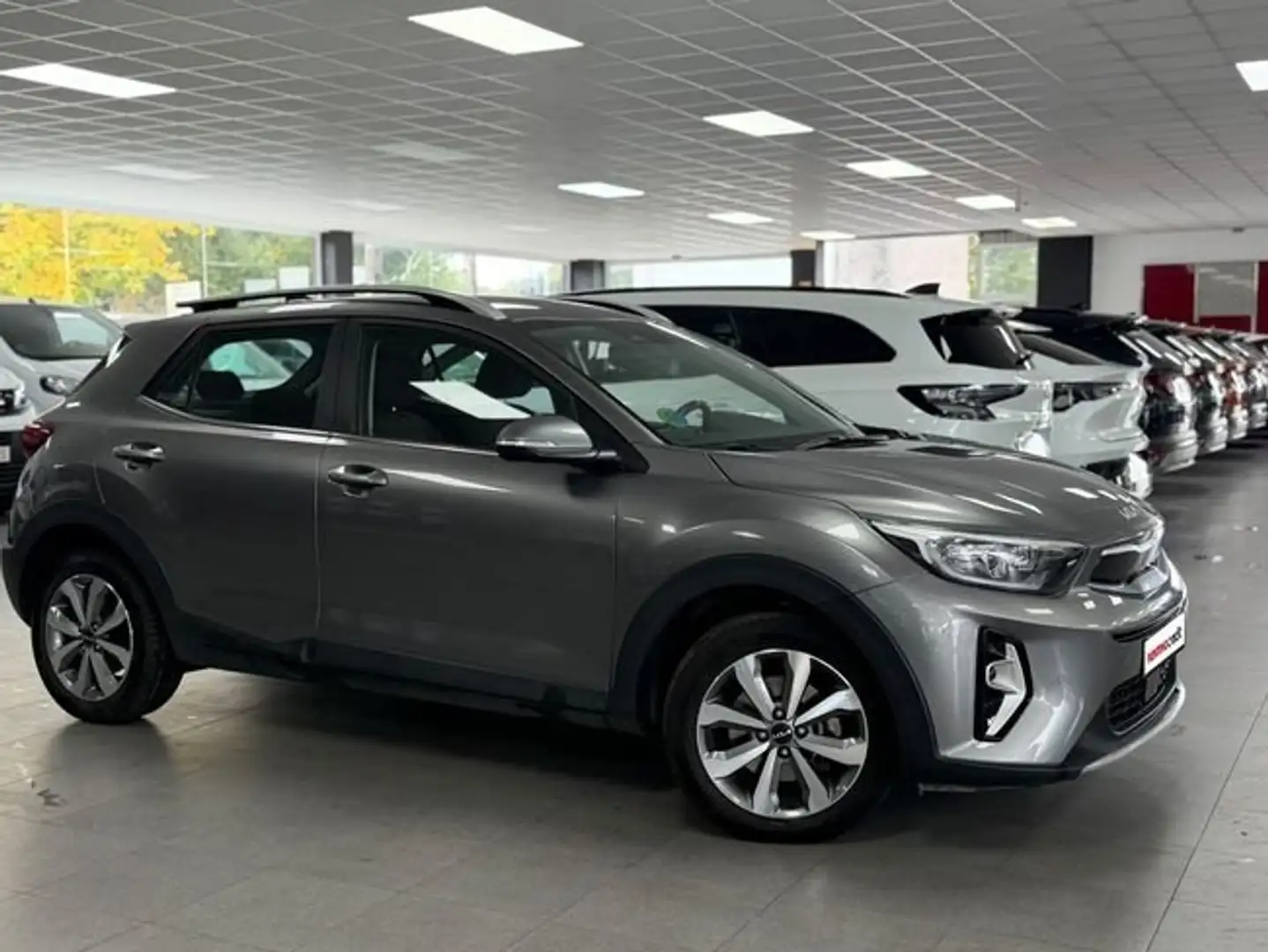 Kia Stonic 1.0 T-GDi 74kW (100CV) MHEV MT Drive Plateado - 2