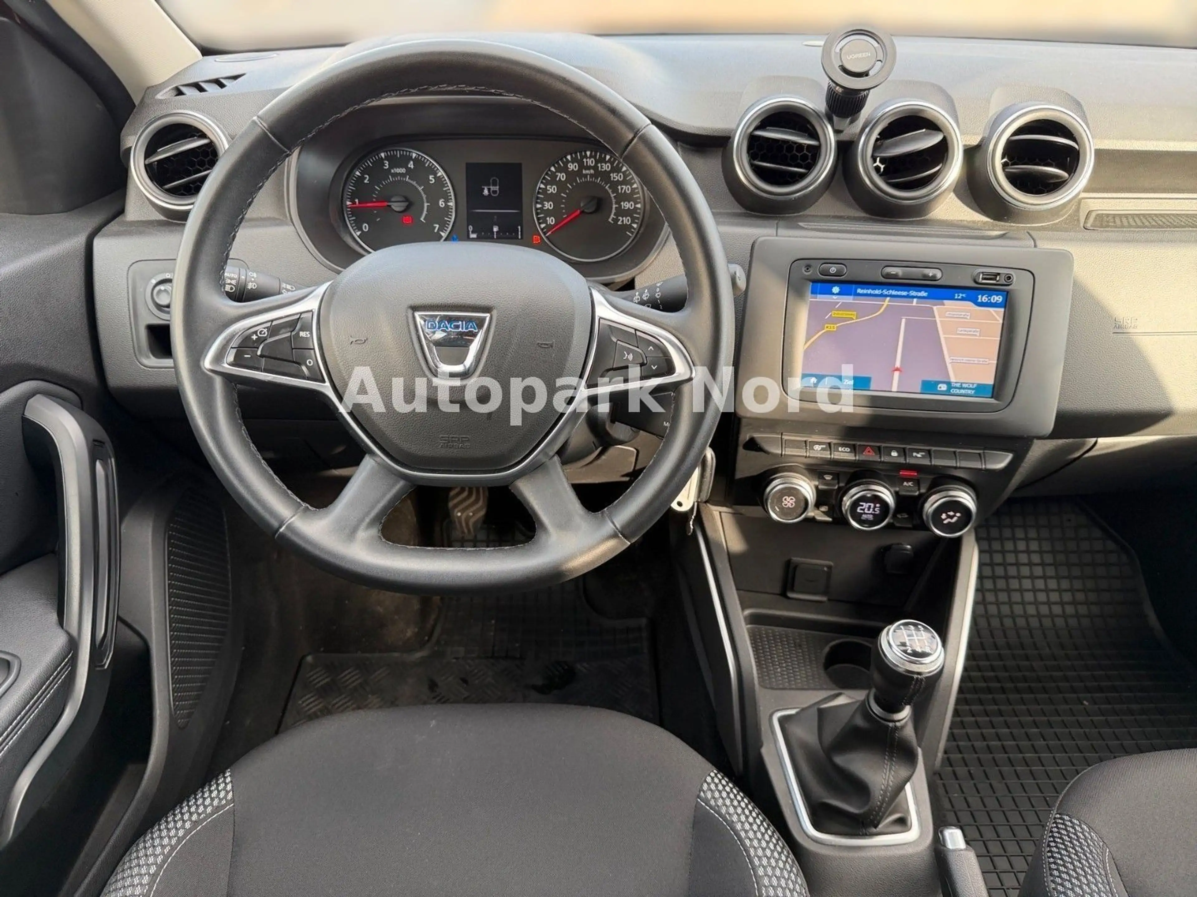 Dacia Duster II 1.6 Prestige/1.HAND/AHK/KAMERA/NAVI — photo 11