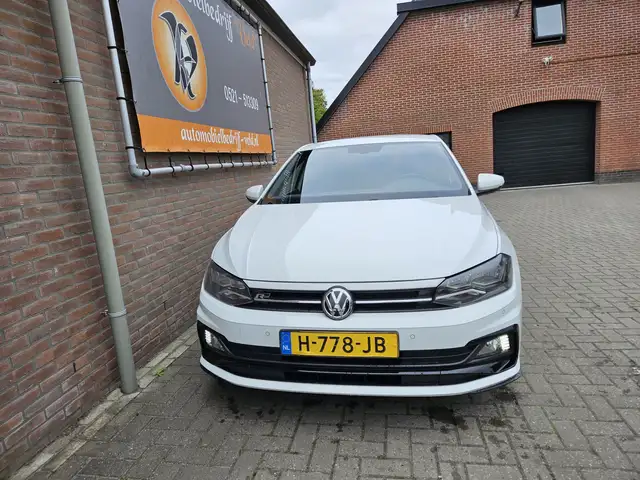 Volkswagen Polo view 2