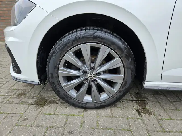 Volkswagen Polo view 4