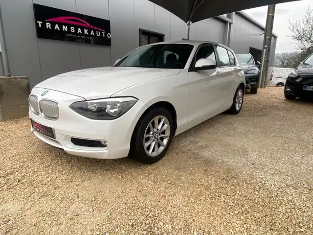 BMW 118 SERIE F20 118d 143 ch UrbanLife/ Radars AV et AR/ Caméra de recul