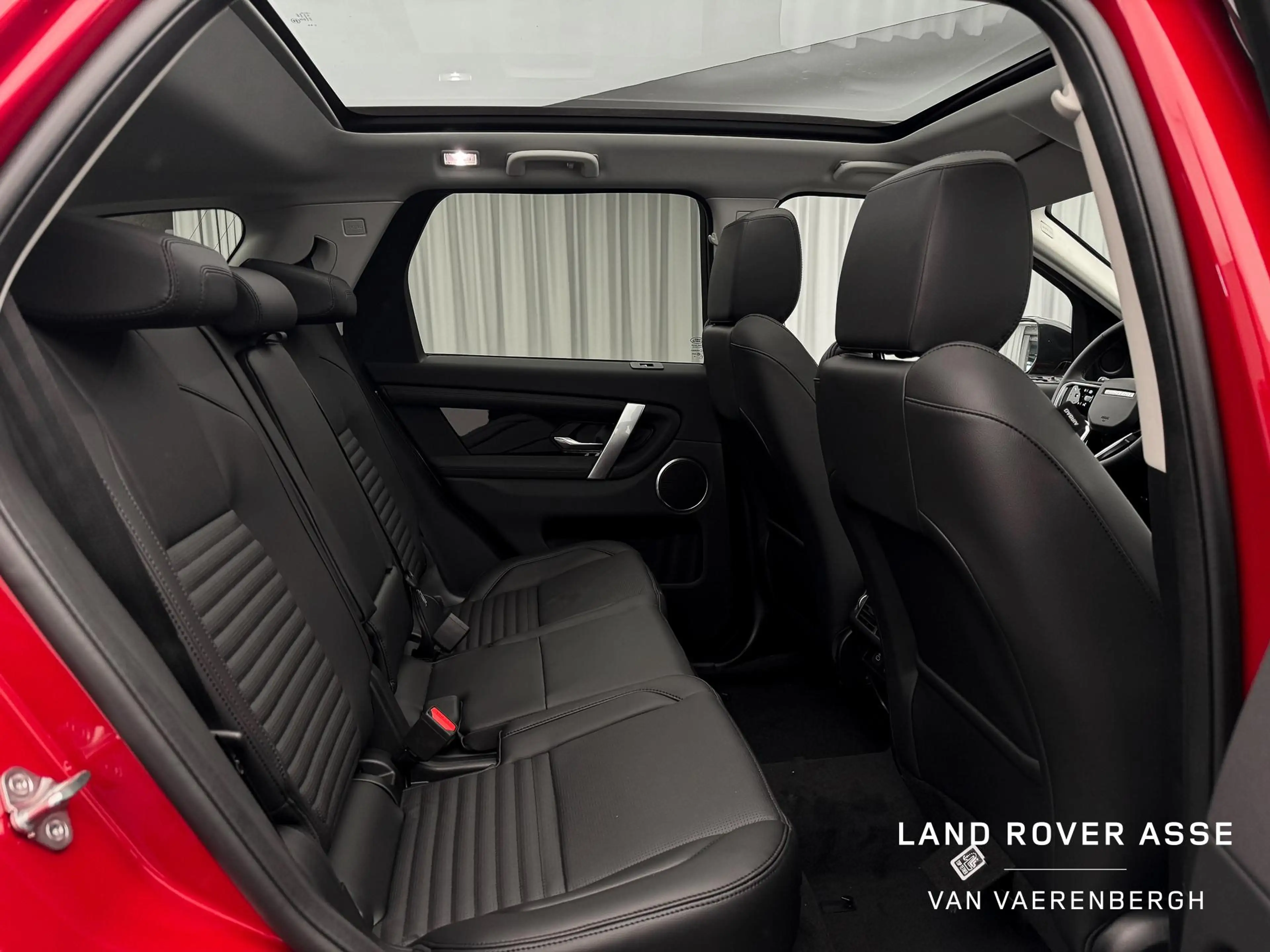Land Rover Discovery Sport P270e S AWD — photo 4