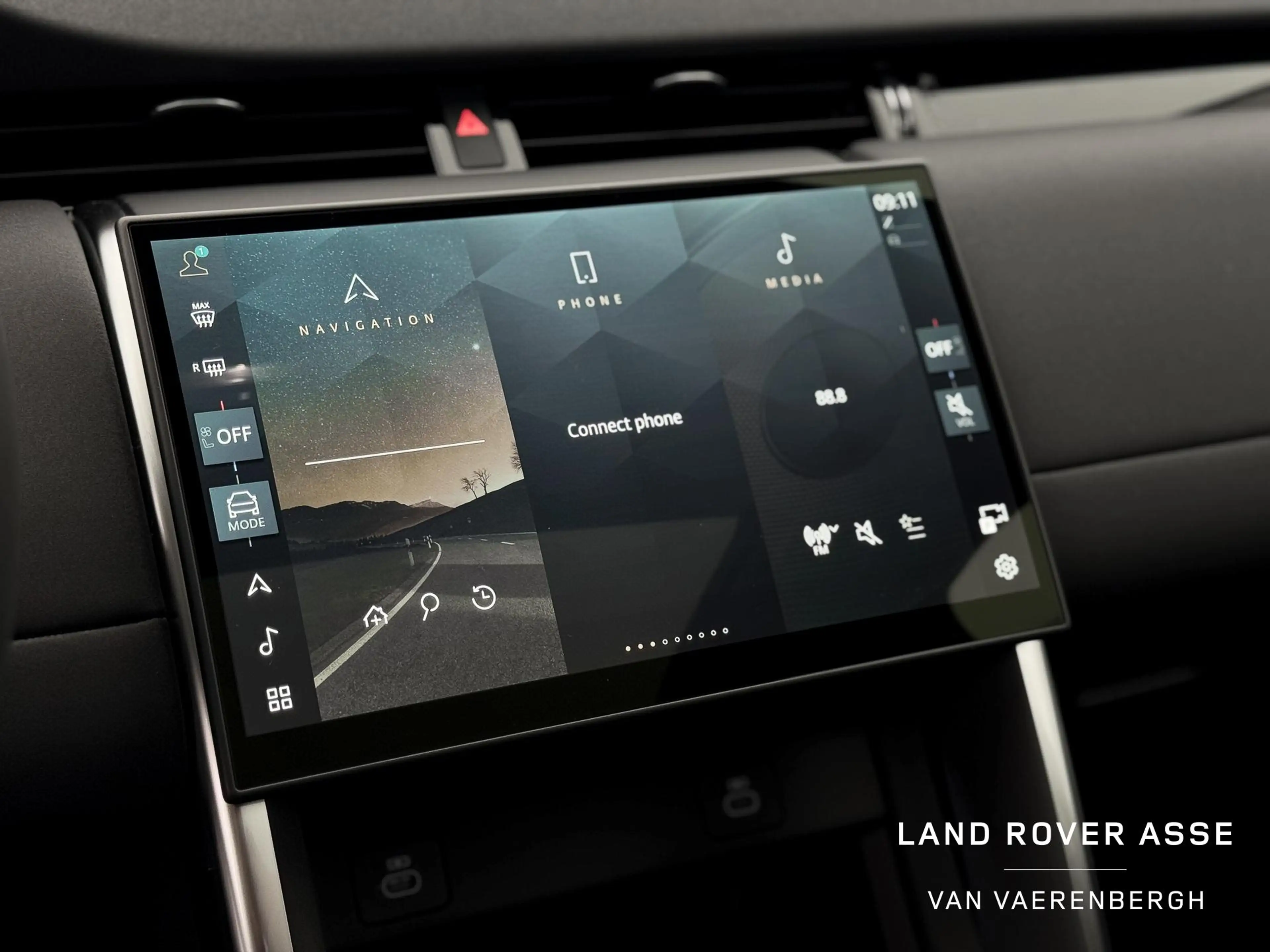 Land Rover Discovery Sport P270e S AWD — photo 14