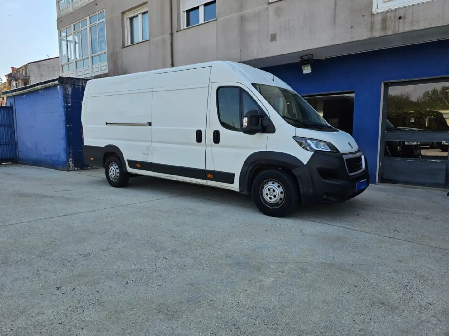 Peugeot Boxer Furgón 2.2BlueHDI 435 L4H2 Grip S&S 140 Weiß - 1