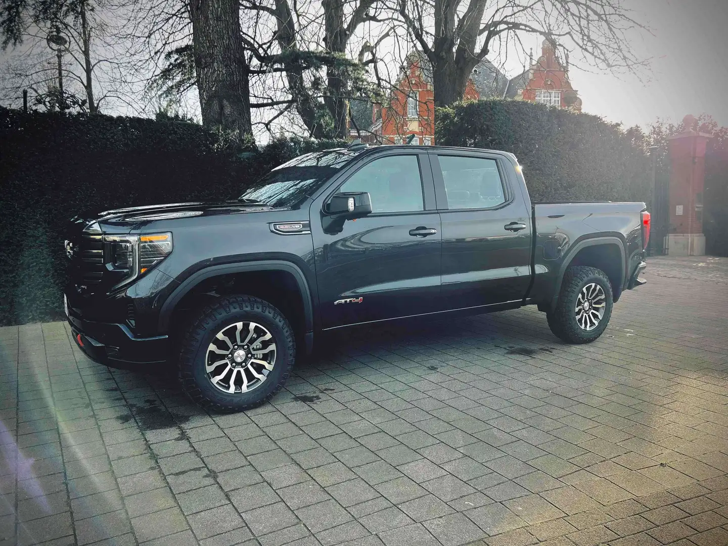 GMC Sierra AT4 Crew Cab 6.2 L - V8 € 69.900 ,- excl btw Noir - 1