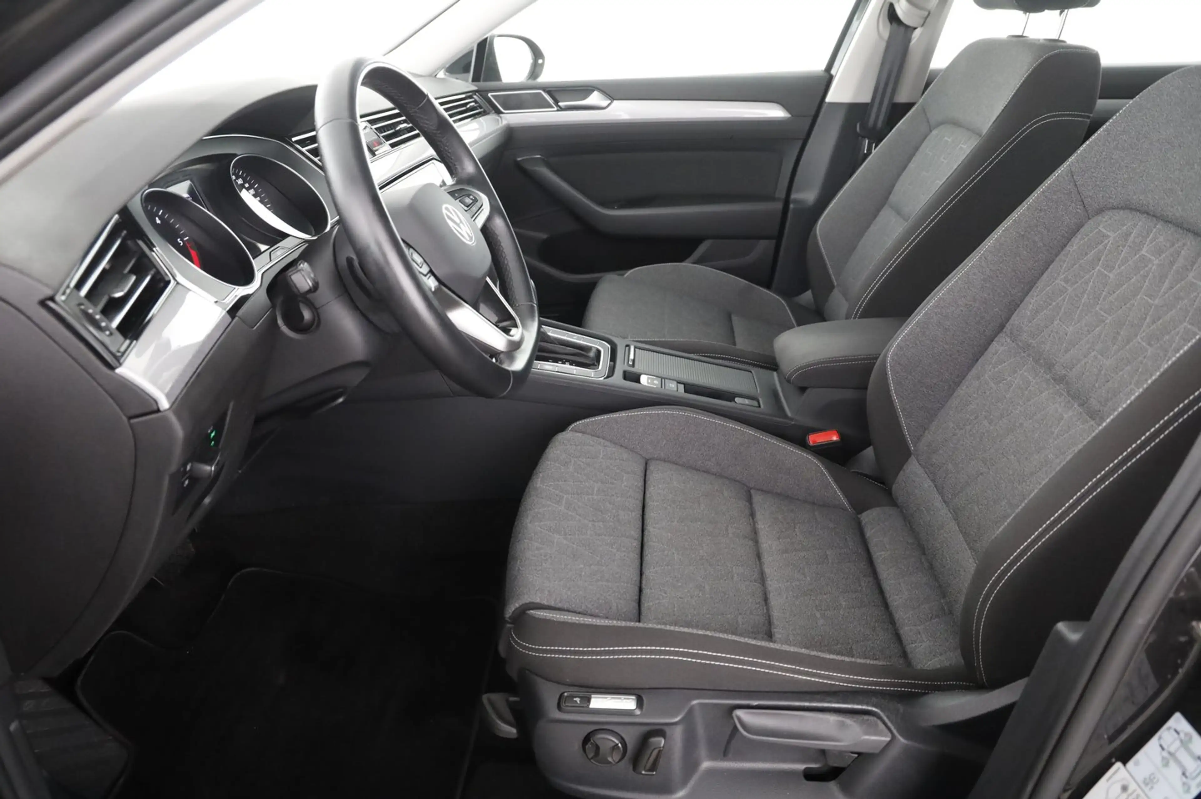 Volkswagen Passat Variant Business — photo 9