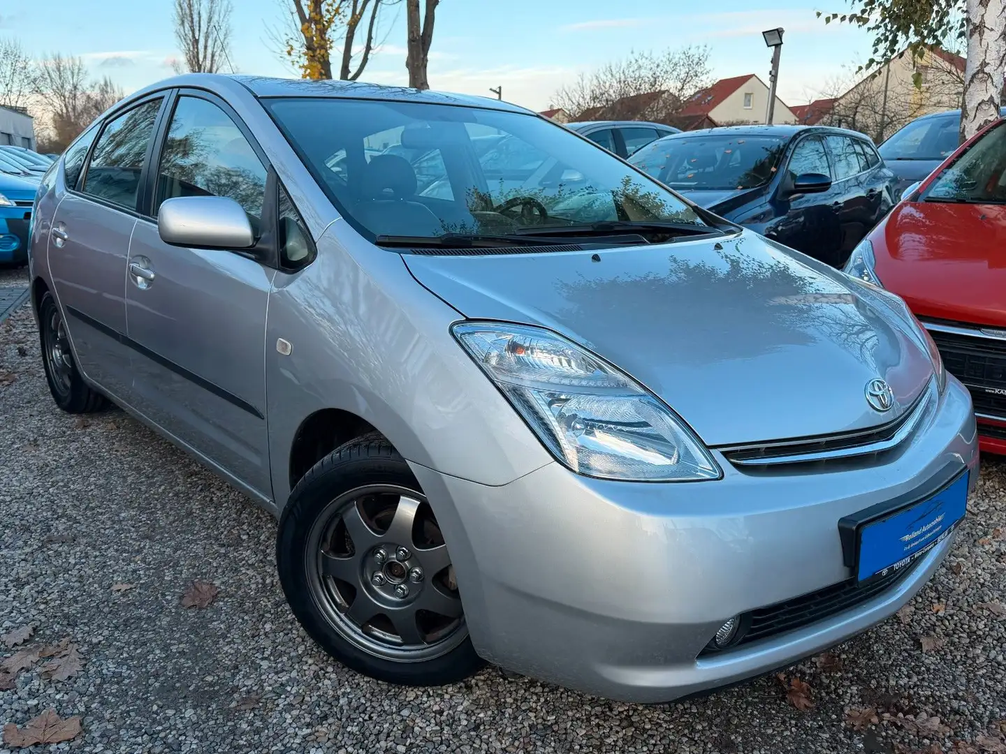 Toyota Prius Executive*1.HD*Aut*Navi*Klima*TÜV 03/27 Argent - 1