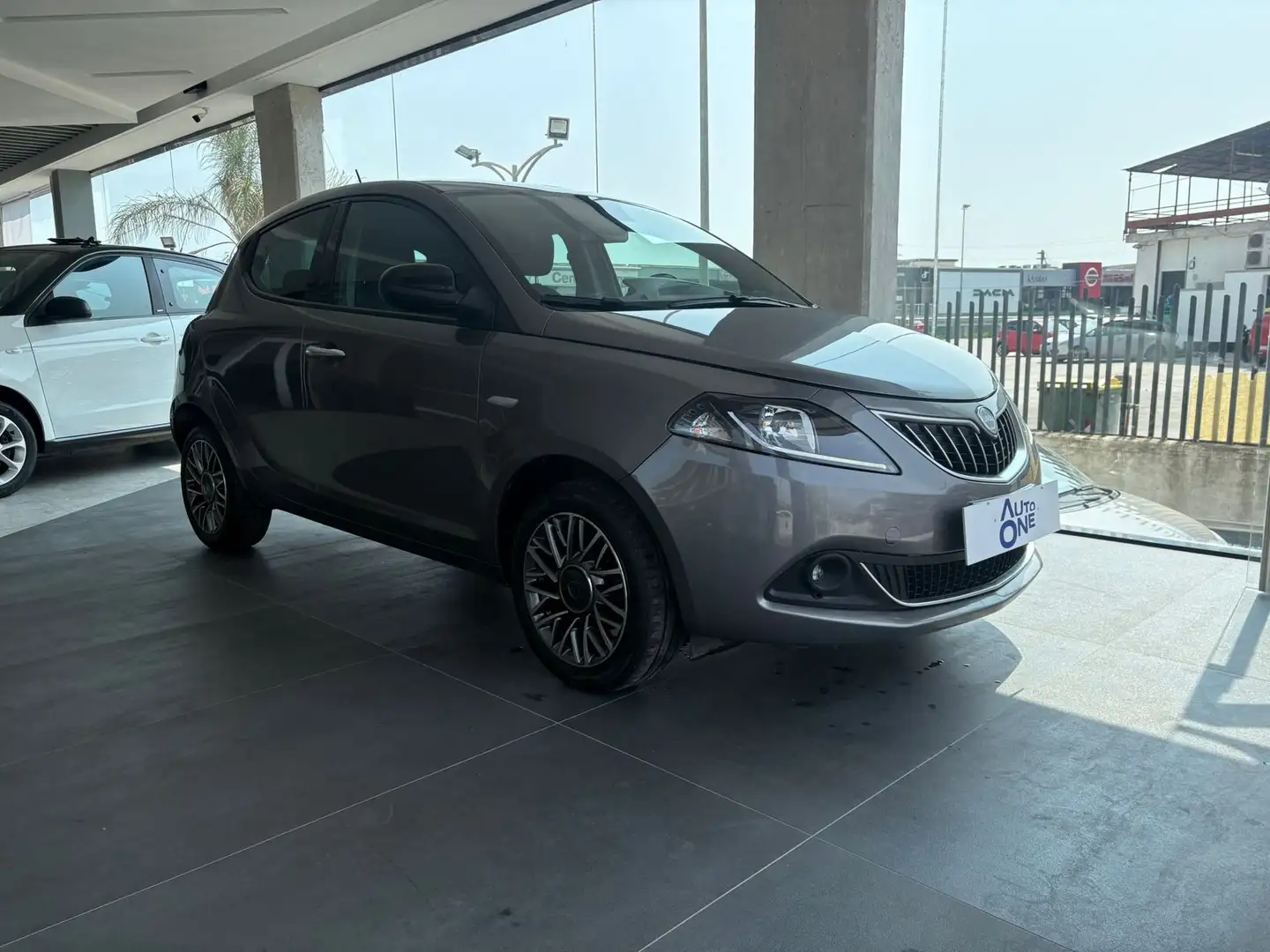 Lancia Ypsilon 1.0 Hybrid 70Cv Gold/Oro - Carplay Camera Grigio - 1