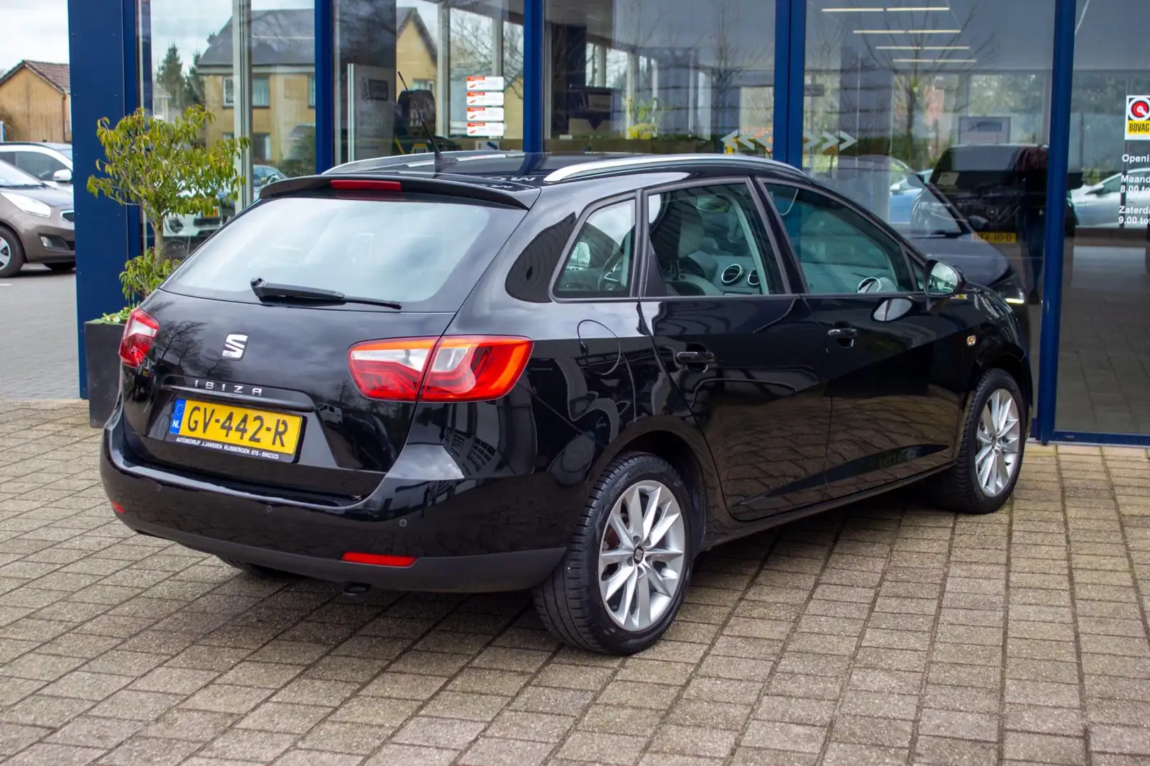 SEAT Ibiza ST 1.0 EcoTSI Style Connect | Prijs rijklaar incl. Zwart - 2