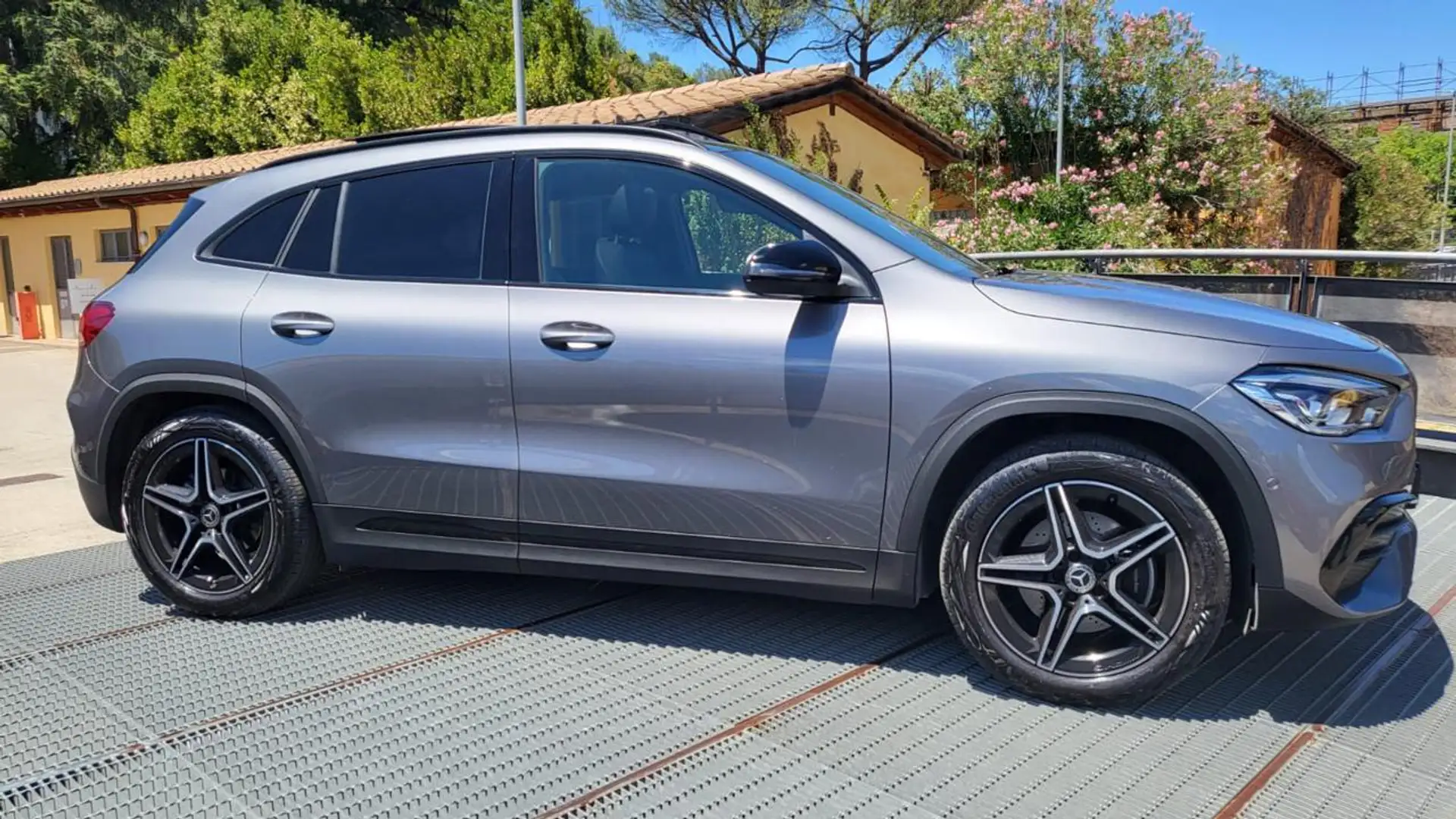 Mercedes-Benz GLA 200 d 4 MATIC PREMIUM AMG TETTO TAGLIANDI MB GARANZIA Grigio - 1