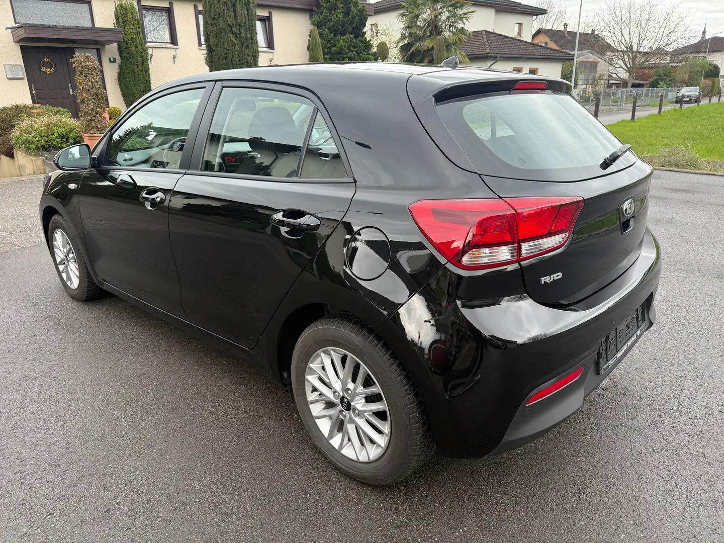 Kia Rio 1,25 MPI Titan ISG Lenkradheizung SHZ PDC Schwarz - 2