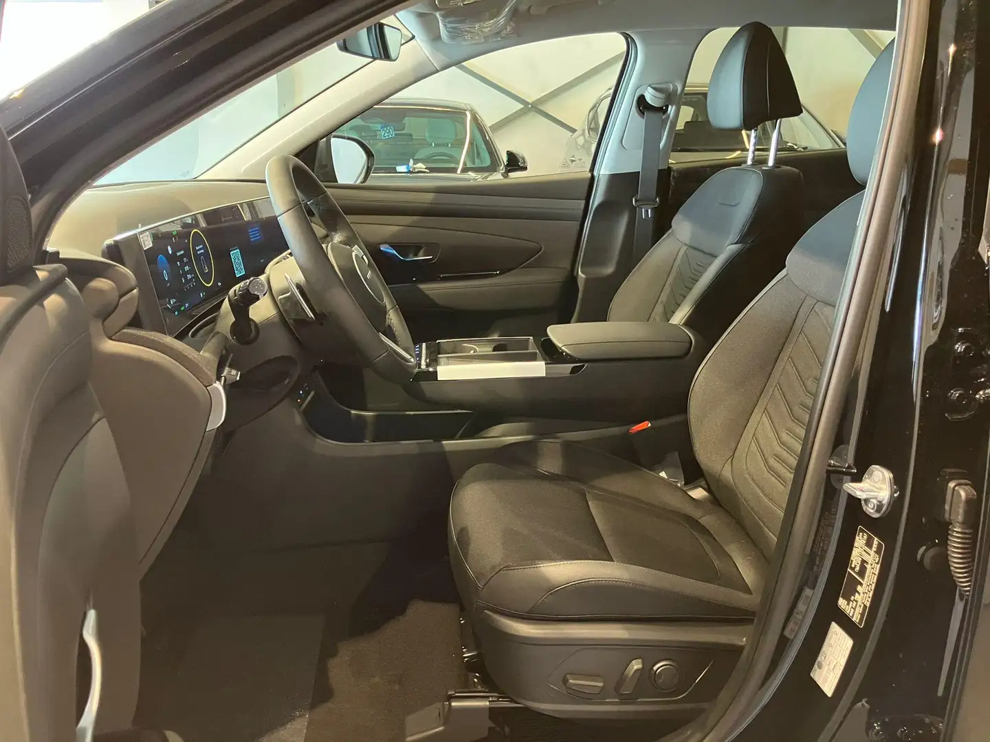 Hyundai TUCSON Feel Comfort HEV 1.6 T-GDi 6AT 215 Noir - 2