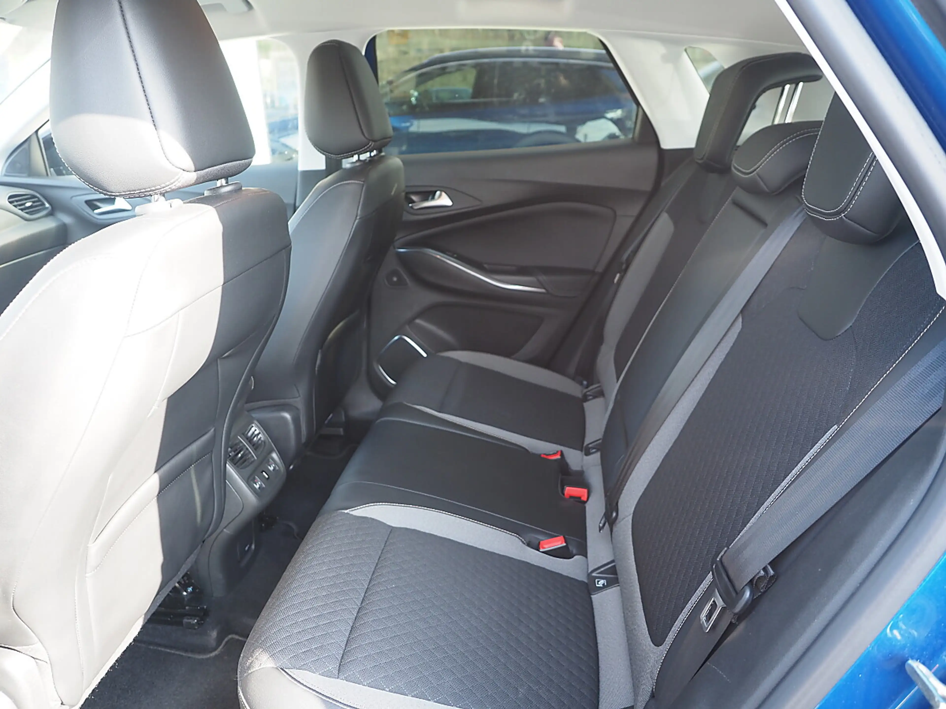 Opel Grandland X Innovation — photo 12