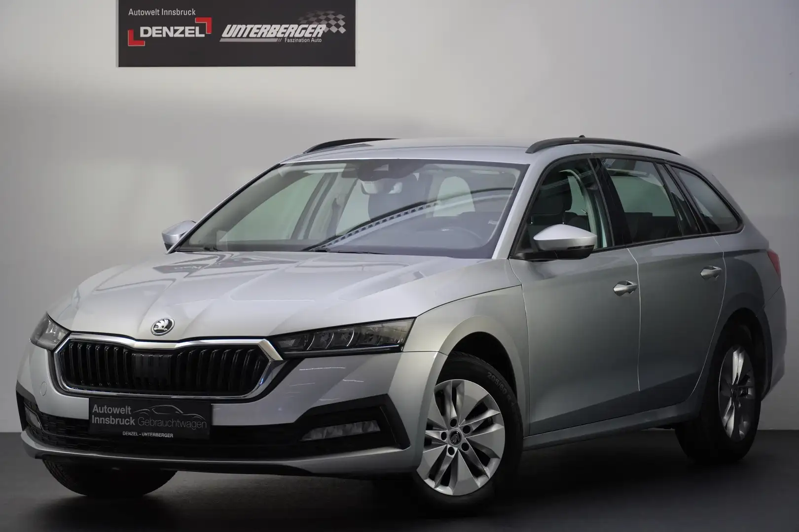 Skoda Octavia Combi 2,0 TDI 4x4 Ambition DSG Grau - 1