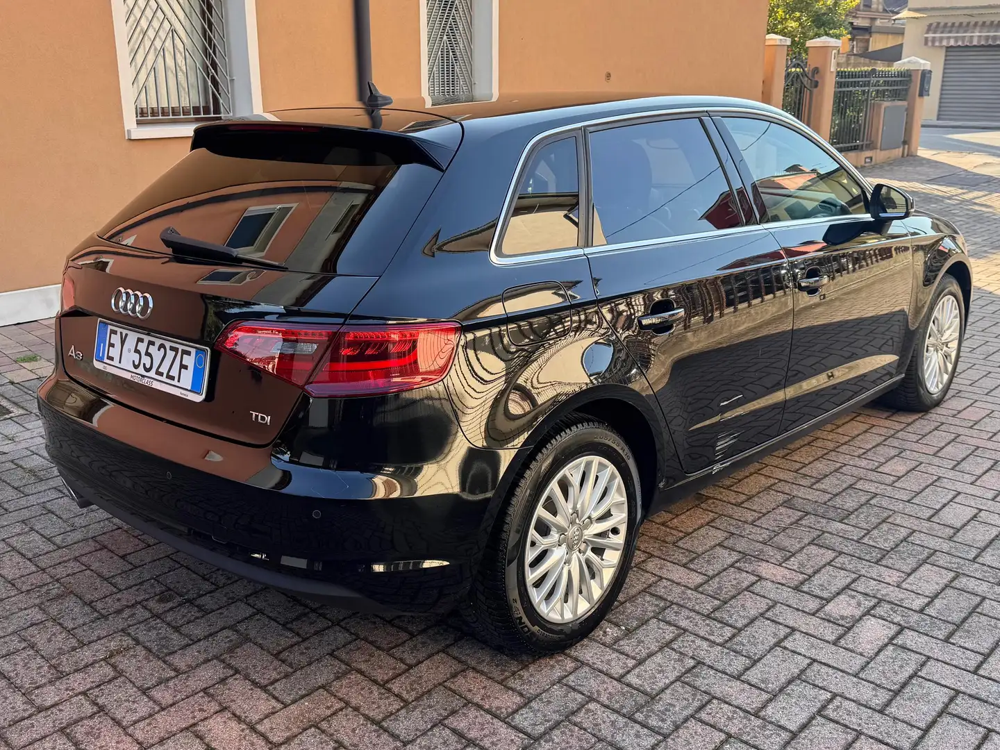 Audi A3 A3 Sportback 2.0 tdi Ambition Noir - 2