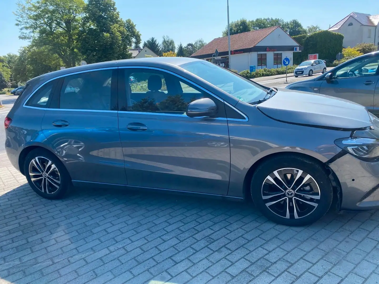 Mercedes-Benz B 180 B -Klasse B 180 Hybrid/Benzin/E Grijs - 1